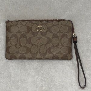 Coach Wristlet Large Brown
